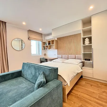 No 208 Lebada דירה *